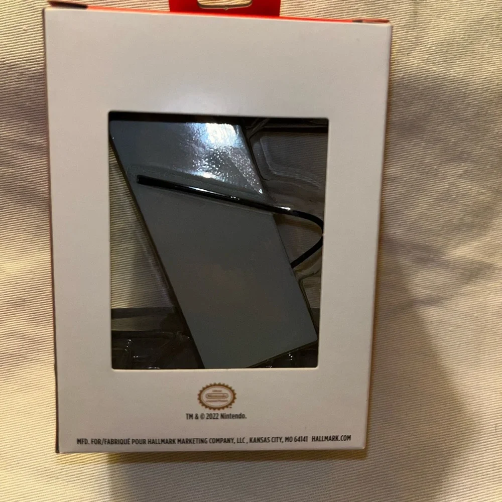 Hallmark Ornament NINTENDO ENTERTAINMENT SYSTEM Controller 2022 NIB - Picture 2 of 2